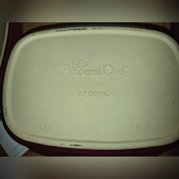 Pampered Chef Cranberry Covered Baker 3.1 Quart 3L - Picture 3 of 4